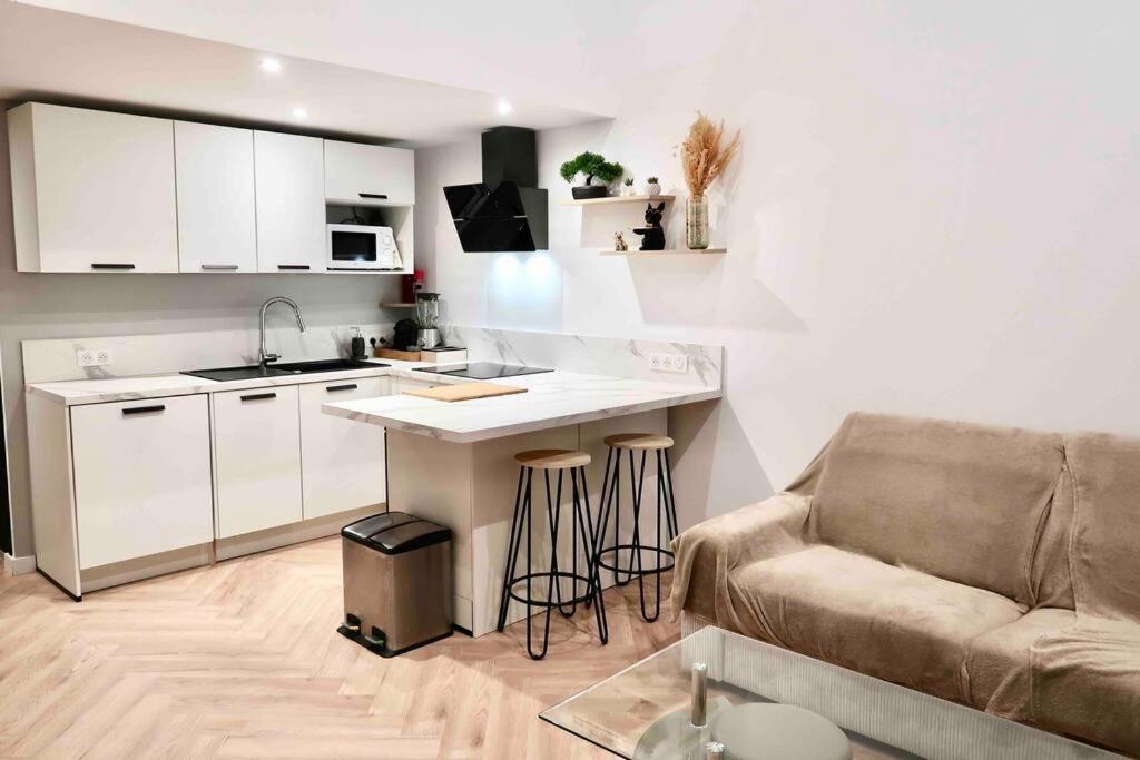 Moderne Au Bord De Et Des Plages, Avec Un Parking Appartement